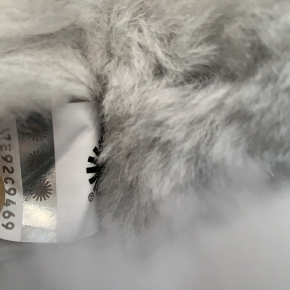 New ugg light grey genuine shearling slipper - Picture 6 of 14